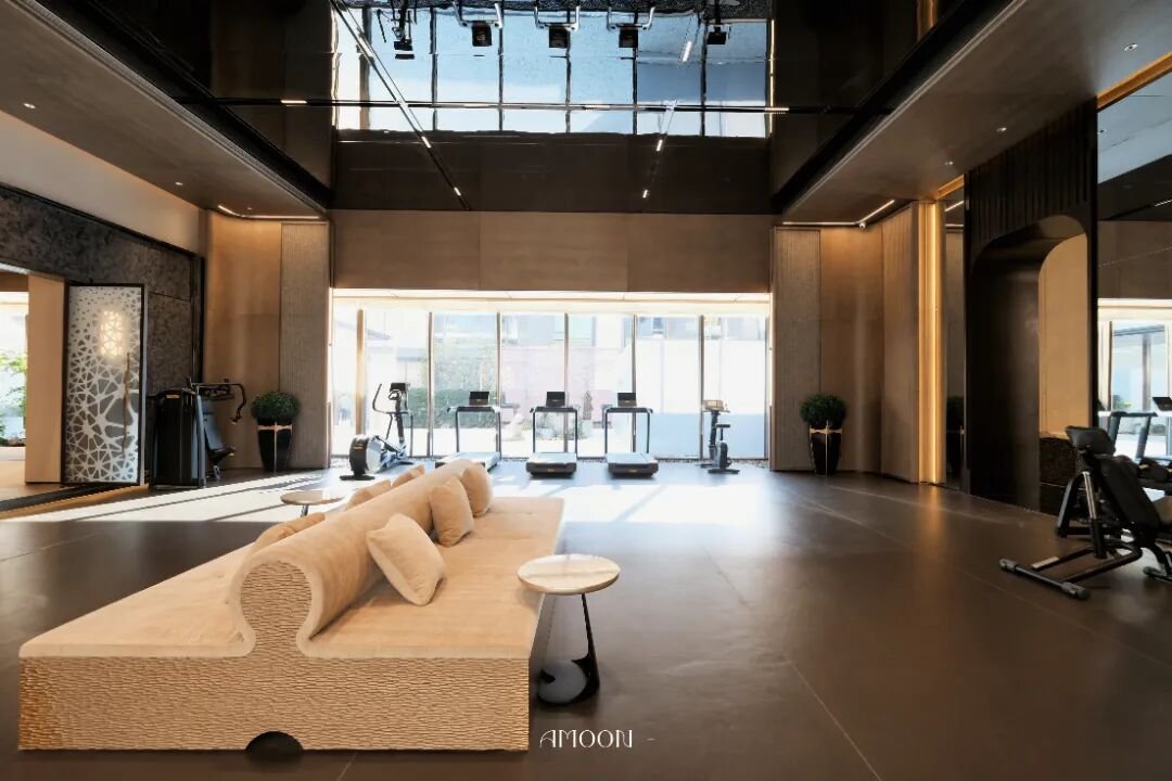 安玥高端会所铜艺软装实景：黄铜家具与整体空间的高级搭配