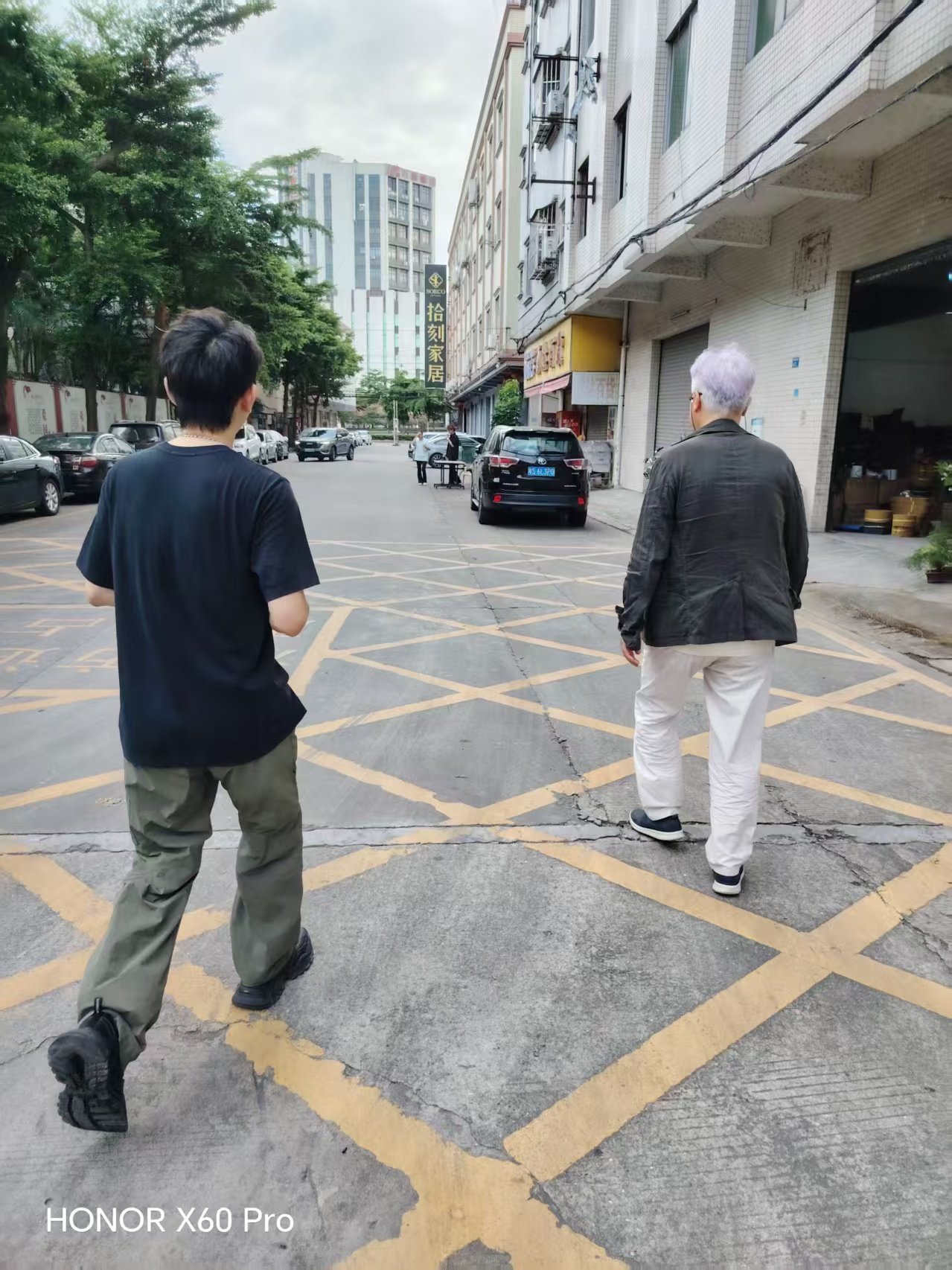 金珉植参观拾刻家居厚街工厂